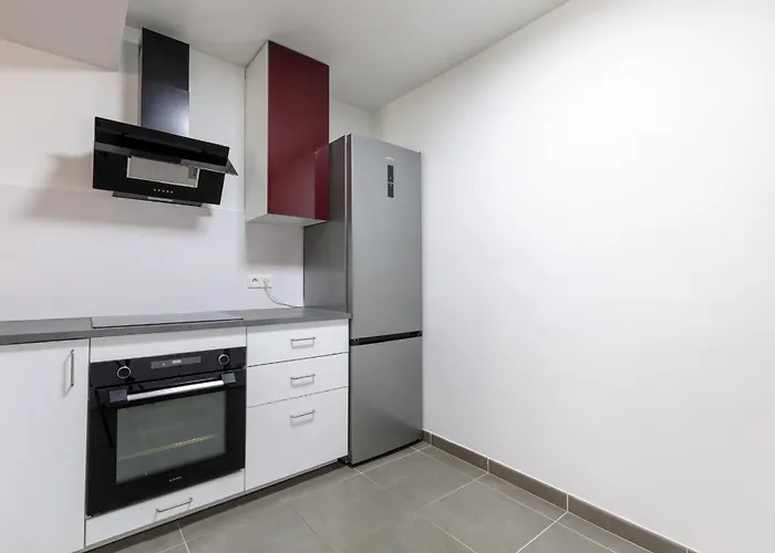Spacious - Trocadero Apartman *